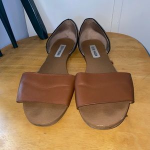 Steve Madden Side step sandals in Good condition. Size 11.